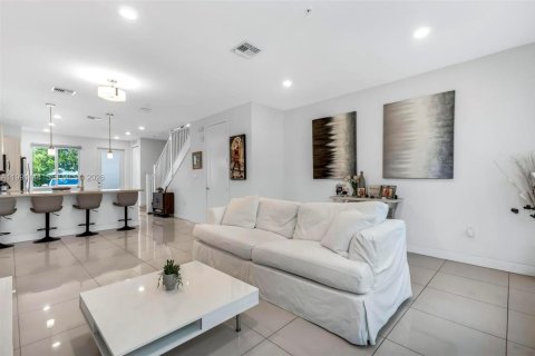 Adosado en venta en Doral, Florida, 3 dormitorios, 122.17 m2 № 2052238 - foto 10