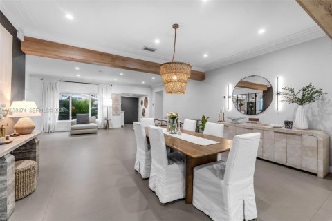 House in Miami, Florida 3 bedrooms, 222.22 sq.m. № 1997605 - photo 4