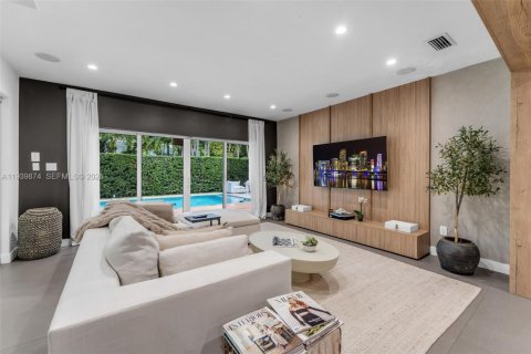 House in Miami, Florida 3 bedrooms, 222.22 sq.m. № 1997605 - photo 6