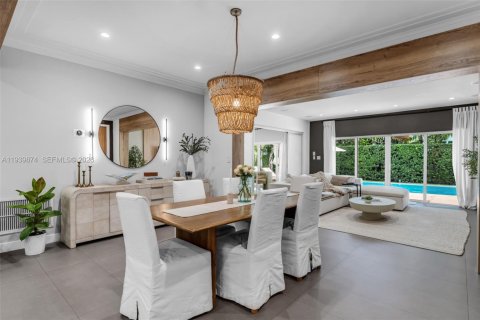 House in Miami, Florida 3 bedrooms, 222.22 sq.m. № 1997605 - photo 13