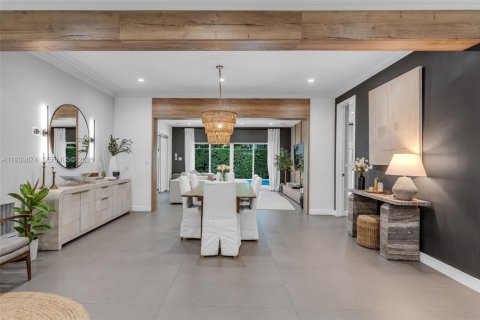 House in Miami, Florida 3 bedrooms, 222.22 sq.m. № 1997605 - photo 3