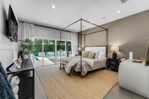 House in Miami, Florida 3 bedrooms, 222.22 sq.m. № 1997605 - photo 24