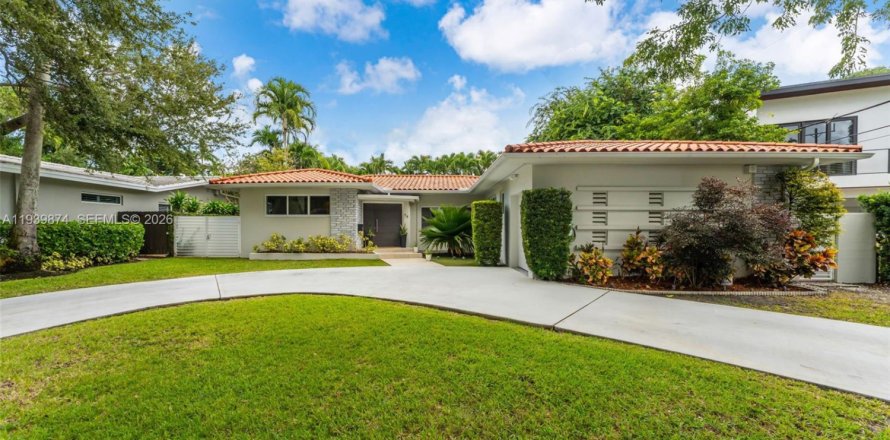 House in Miami, Florida 3 bedrooms, 222.22 sq.m. № 1997605