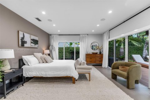 House in Miami, Florida 3 bedrooms, 222.22 sq.m. № 1997605 - photo 16