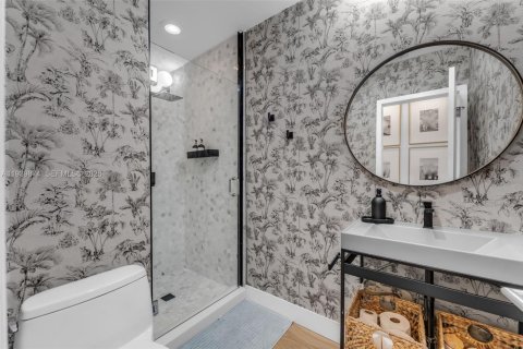 House in Miami, Florida 3 bedrooms, 222.22 sq.m. № 1997605 - photo 20