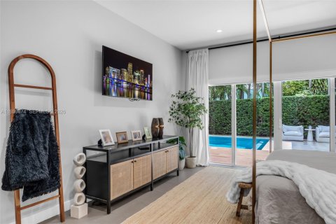 House in Miami, Florida 3 bedrooms, 222.22 sq.m. № 1997605 - photo 25