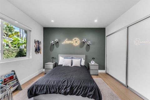 House in Miami, Florida 3 bedrooms, 222.22 sq.m. № 1997605 - photo 21