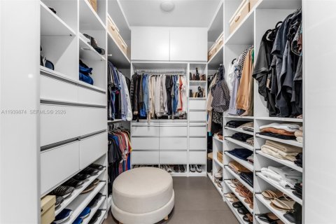 House in Miami, Florida 3 bedrooms, 222.22 sq.m. № 1997605 - photo 27