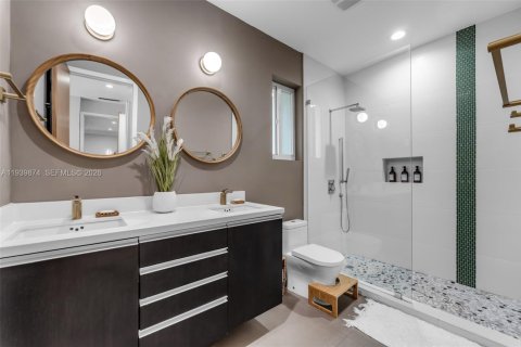 House in Miami, Florida 3 bedrooms, 222.22 sq.m. № 1997605 - photo 26