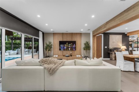 House in Miami, Florida 3 bedrooms, 222.22 sq.m. № 1997605 - photo 5