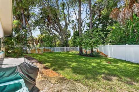 House in Stuart, Florida 4 bedrooms, 166.3 sq.m. № 2176437 - photo 18