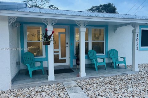 House in Stuart, Florida 4 bedrooms, 166.3 sq.m. № 2176437 - photo 5
