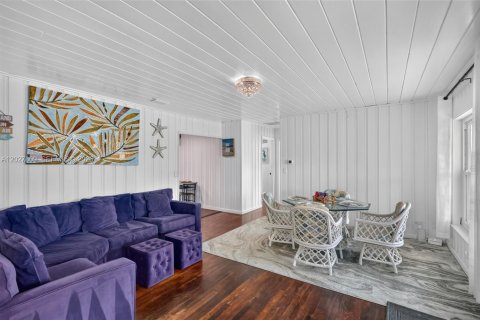 House in Stuart, Florida 4 bedrooms, 166.3 sq.m. № 2176437 - photo 22