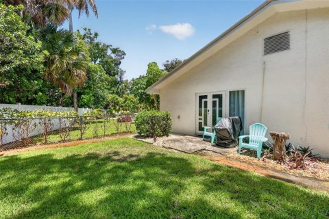 House in Stuart, Florida 4 bedrooms, 166.3 sq.m. № 2176437 - photo 20