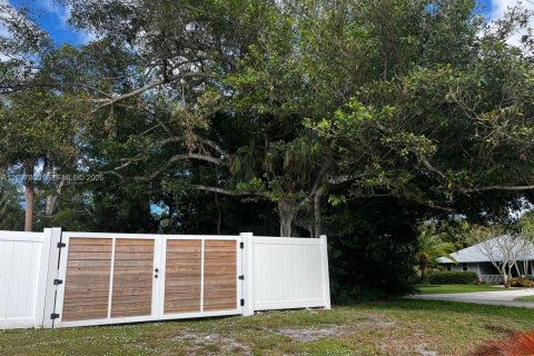 House in Stuart, Florida 4 bedrooms, 166.3 sq.m. № 2176437 - photo 11