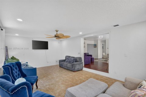 House in Stuart, Florida 4 bedrooms, 166.3 sq.m. № 2176437 - photo 27