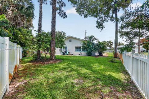 House in Stuart, Florida 4 bedrooms, 166.3 sq.m. № 2176437 - photo 17
