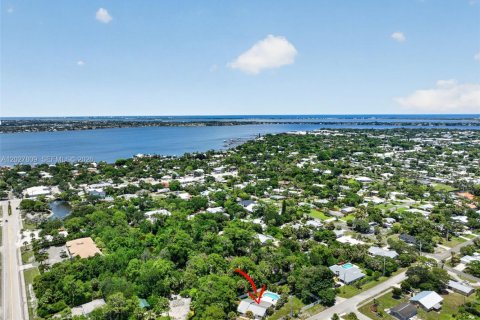 House in Stuart, Florida 4 bedrooms, 166.3 sq.m. № 2176437 - photo 2