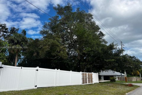 House in Stuart, Florida 4 bedrooms, 166.3 sq.m. № 2176437 - photo 10