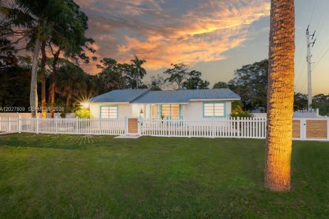 House in Stuart, Florida 4 bedrooms, 166.3 sq.m. № 2176437