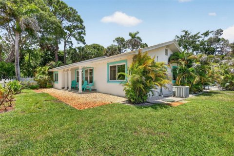 House in Stuart, Florida 4 bedrooms, 166.3 sq.m. № 2176437 - photo 14