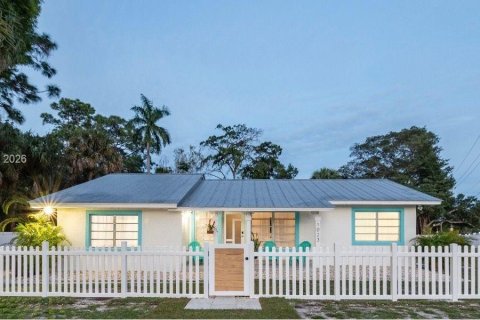 House in Stuart, Florida 4 bedrooms, 166.3 sq.m. № 2176437 - photo 4