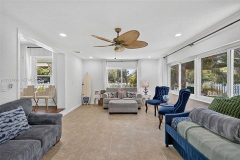 House in Stuart, Florida 4 bedrooms, 166.3 sq.m. № 2176437 - photo 25