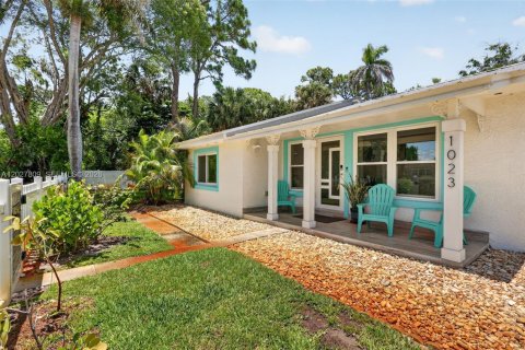 House in Stuart, Florida 4 bedrooms, 166.3 sq.m. № 2176437 - photo 15
