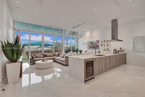 Townhouse in Aventura, Florida 5 bedrooms, 310.67 sq.m. № 1872683 - photo 1