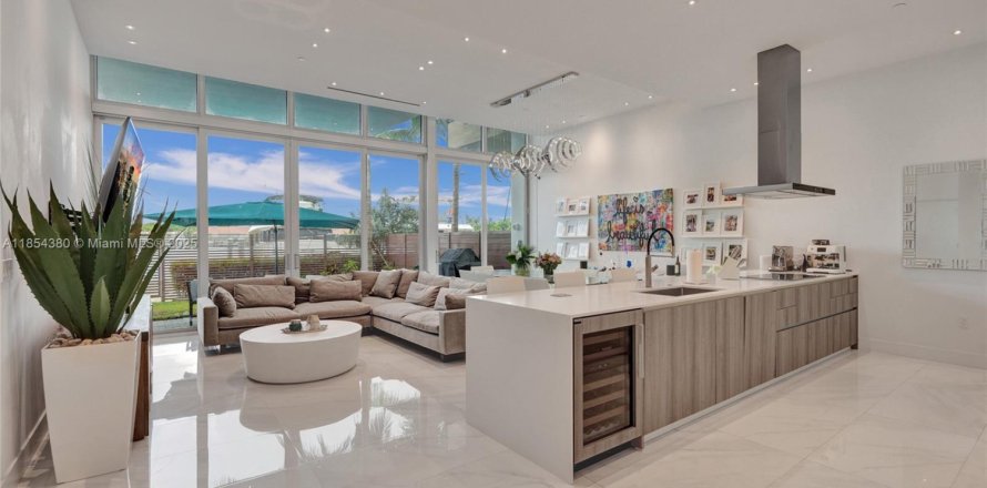 Townhouse in Aventura, Florida 5 bedrooms, 310.67 sq.m. № 1872683