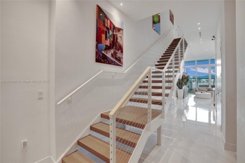 Townhouse in Aventura, Florida 5 bedrooms, 310.67 sq.m. № 1872683 - photo 11