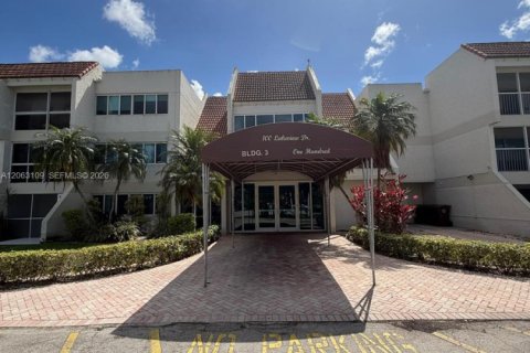Condo in Weston, Florida, 2 bedrooms  № 2265261