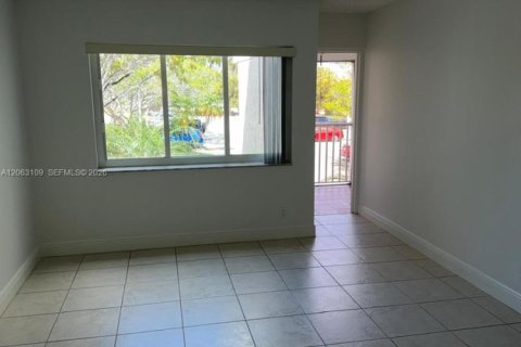 Condo in Weston, Florida, 2 bedrooms № 2265261 - photo 8