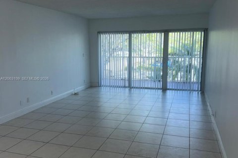Condo in Weston, Florida, 2 bedrooms № 2265261 - photo 4