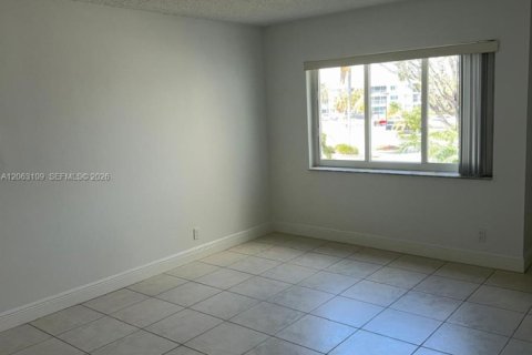Condo in Weston, Florida, 2 bedrooms № 2265261 - photo 7