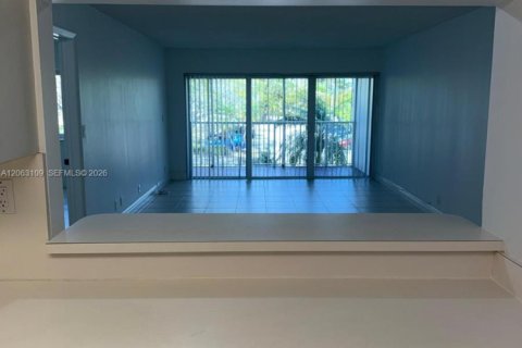Condo in Weston, Florida, 2 bedrooms № 2265261 - photo 6