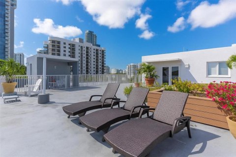 Condominio en venta en Miami, Florida, 1 dormitorio, 65.87 m2 № 1738481 - foto 2
