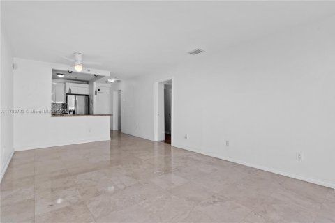 Condominio en venta en Miami, Florida, 1 dormitorio, 65.87 m2 № 1738481 - foto 16