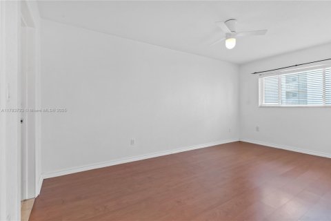 Condominio en venta en Miami, Florida, 1 dormitorio, 65.87 m2 № 1738481 - foto 18