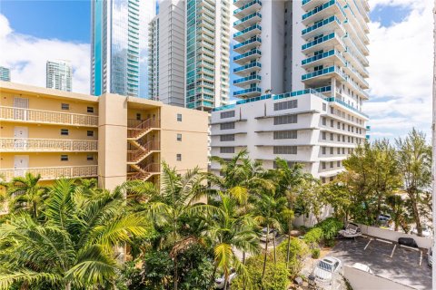 Condominio en venta en Miami, Florida, 1 dormitorio, 65.87 m2 № 1738481 - foto 3