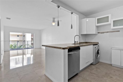 Condominio en venta en Miami, Florida, 1 dormitorio, 65.87 m2 № 1738481 - foto 9