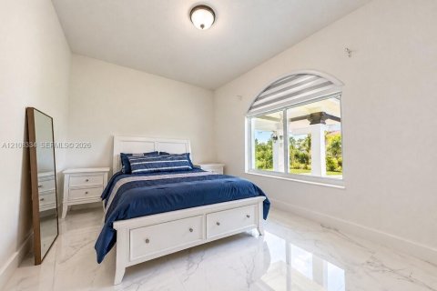 House in Homestead, Florida 8 bedrooms, 442.4 sq.m. № 2430193 - photo 14