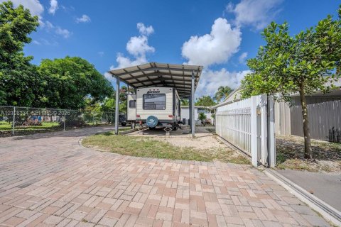 House in Homestead, Florida 8 bedrooms, 442.4 sq.m. № 2430193 - photo 30