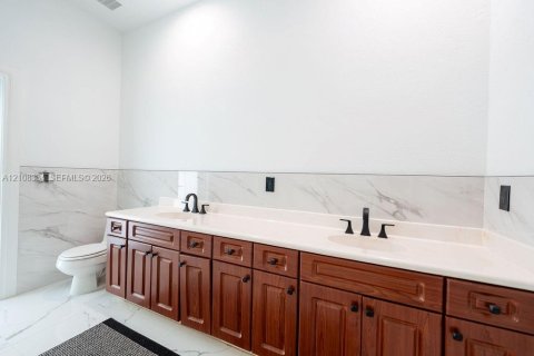 House in Homestead, Florida 8 bedrooms, 442.4 sq.m. № 2430193 - photo 15