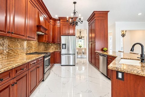 House in Homestead, Florida 8 bedrooms, 442.4 sq.m. № 2430193 - photo 4