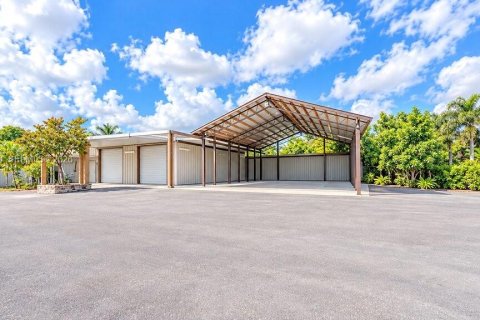 House in Homestead, Florida 8 bedrooms, 442.4 sq.m. № 2430193 - photo 24