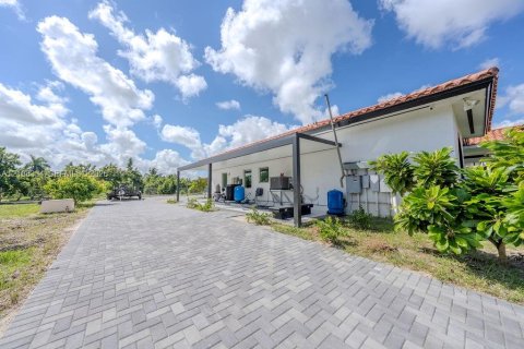 House in Homestead, Florida 8 bedrooms, 442.4 sq.m. № 2430193 - photo 19