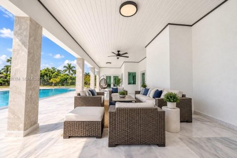 House in Homestead, Florida 8 bedrooms, 442.4 sq.m. № 2430193 - photo 18