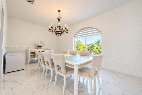 House in Homestead, Florida 8 bedrooms, 442.4 sq.m. № 2430193 - photo 3