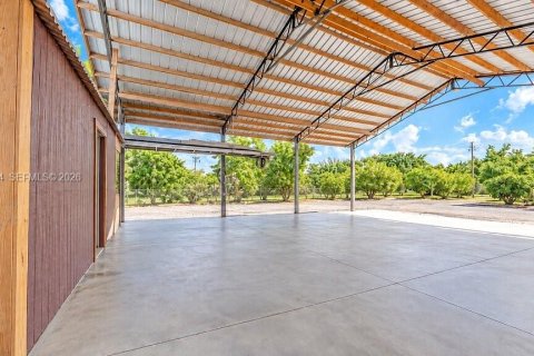 House in Homestead, Florida 8 bedrooms, 442.4 sq.m. № 2430193 - photo 28